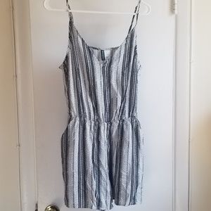 H&M DIVIDED PRINTED ROMPER